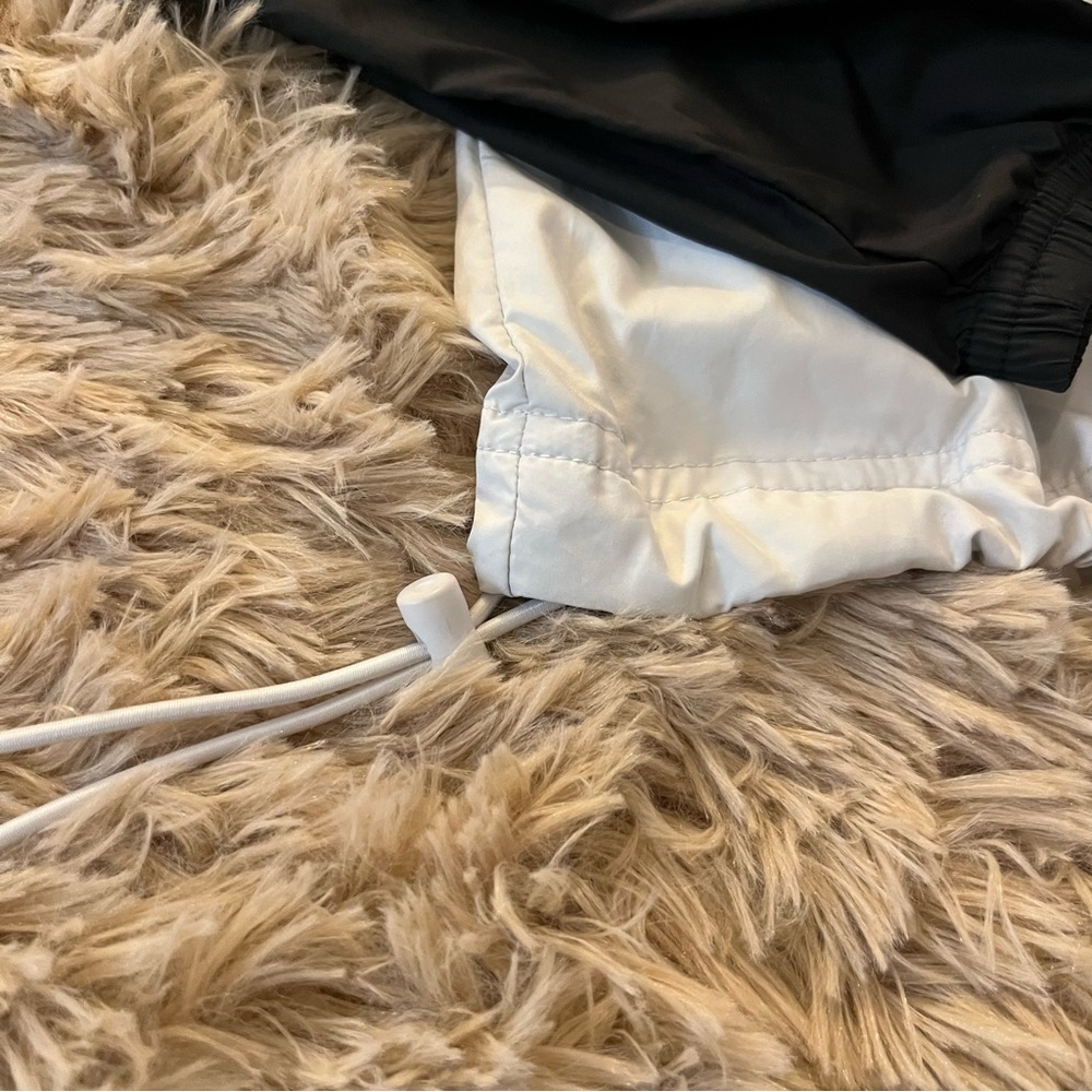 Nike Women's XS Black and White Windbreaker Jacket - Picture 3 of 8